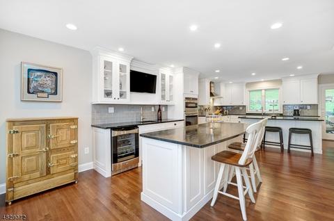 245 Killarney Dr, Berkeley Heights, NJ 07922 photo 3