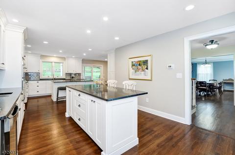 245 Killarney Dr, Berkeley Heights, NJ 07922 photo 4