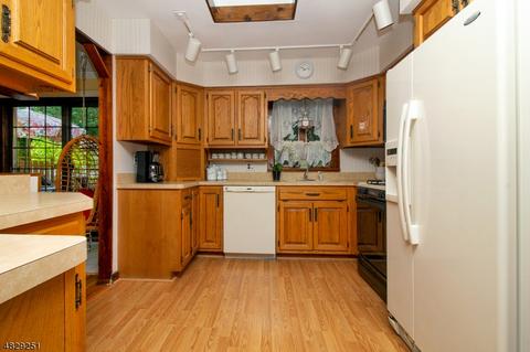 121 Maitland Ave, Paramus, NJ 07652 photo 8