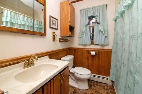 121 Maitland Ave, Paramus, NJ 07652 photo 16