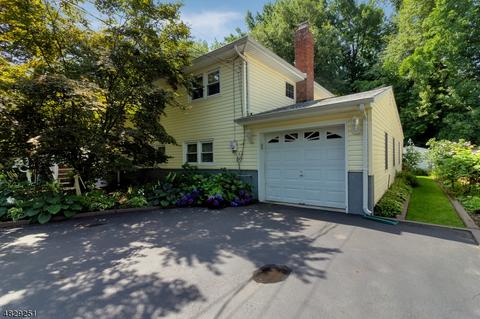 121 Maitland Ave, Paramus, NJ 07652 photo 2