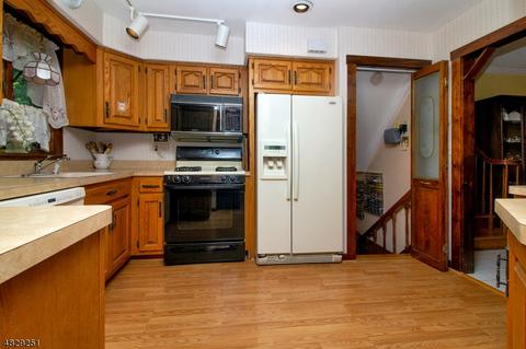 121 Maitland Ave, Paramus, NJ 07652 photo 9