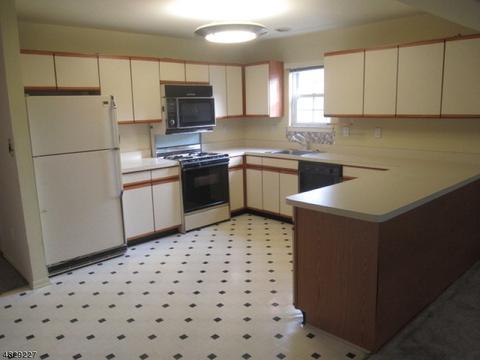 14 Bowfell Ct, Wayne, NJ 07470 photo 4