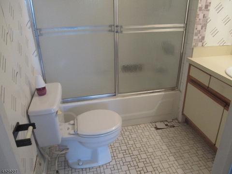 14 Bowfell Ct, Wayne, NJ 07470 photo 8