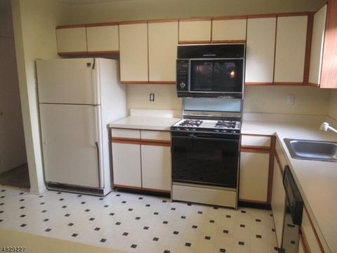 14 Bowfell Ct, Wayne, NJ 07470 photo 5