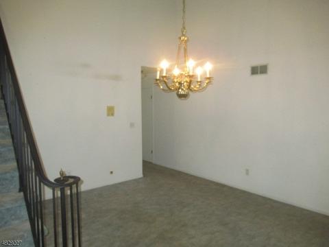 14 Bowfell Ct, Wayne, NJ 07470 photo 3