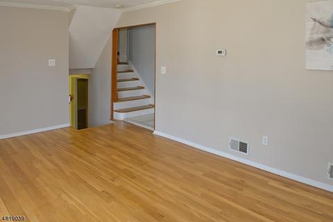 276 Perry St, Dover, NJ 07801 photo 3