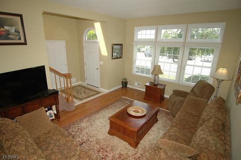 204 Harvard Dr, Hackettstown, NJ 07840 photo 2
