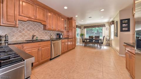 93 Point View Pkwy, Wayne, NJ 07470 photo 10