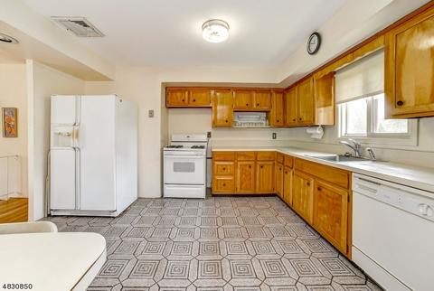 733 Highland Ave, Paramus, NJ 07652 photo 10