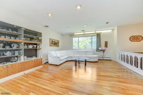 733 Highland Ave, Paramus, NJ 07652 photo 4