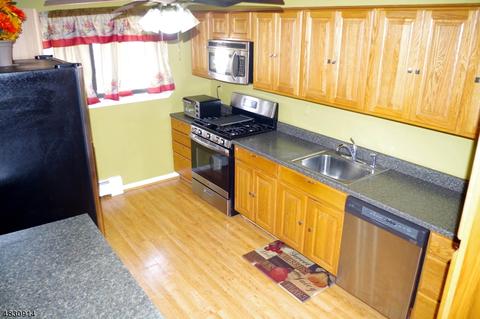 9 Ross Rd, Wallington, NJ 07057 photo 6