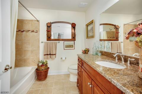 17 Red Oak Ct, Haskell, NJ 07420 photo 4