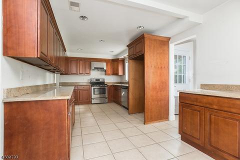 210 Fredrick St, Paramus, NJ 07652 photo 12