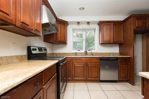 210 Fredrick St, Paramus, NJ 07652 photo 11