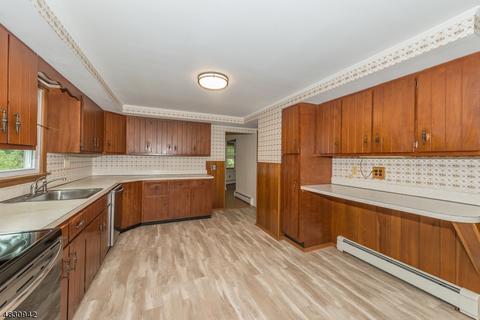 239 Parish Dr, Wayne, NJ 07470 photo 4