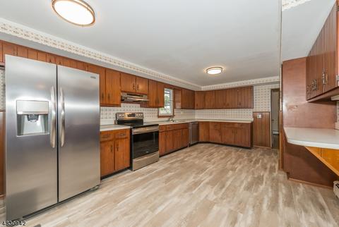 239 Parish Dr, Wayne, NJ 07470 photo 3