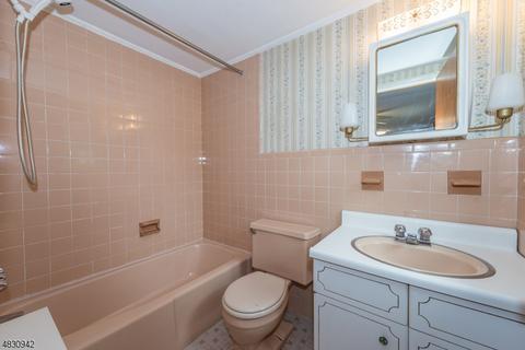 239 Parish Dr, Wayne, NJ 07470 photo 9