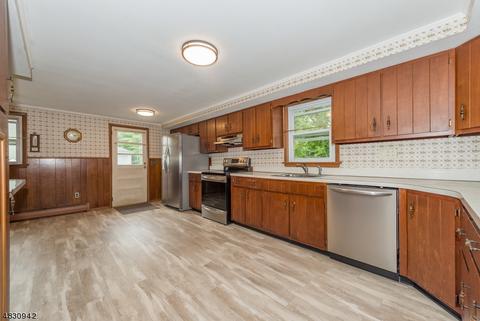 239 Parish Dr, Wayne, NJ 07470 photo 2