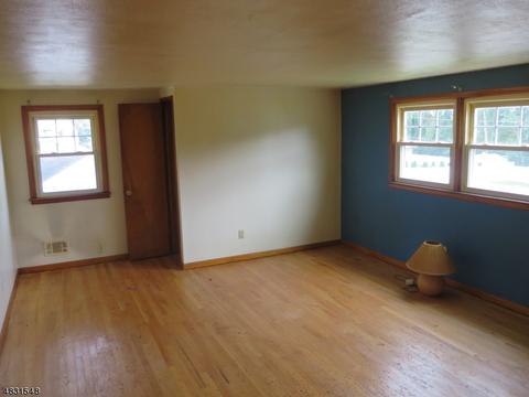 7 Doris Way, Clark, NJ 07066 photo 5