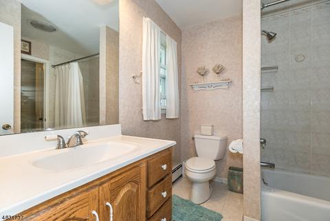 12 Peslin Ct, Wayne, NJ 07470 photo 22