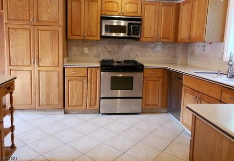 21 Colyer Ter, Wayne, NJ 07470 photo 4