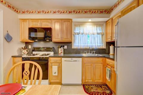 6 Crest Dr, Bound Brook, NJ 08805 photo 3