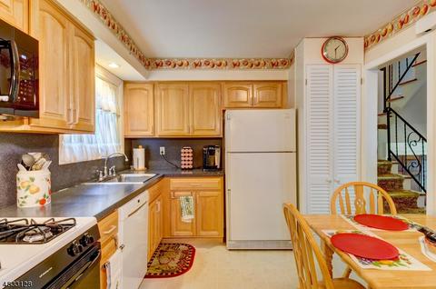 6 Crest Dr, Bound Brook, NJ 08805 photo 4