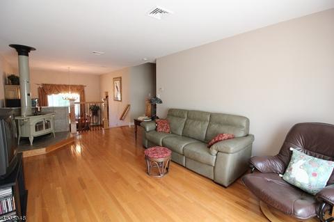 9 Gary Pl, Wanaque, NJ 07465 photo 3