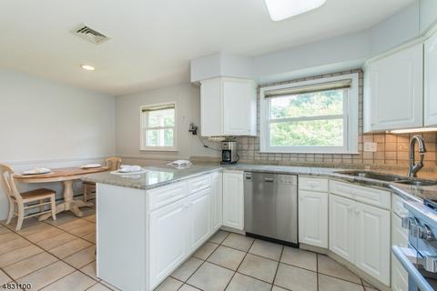 95 Palmer Dr, Wayne, NJ 07470 photo 3
