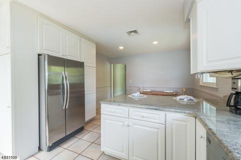 95 Palmer Dr, Wayne, NJ 07470 photo 5