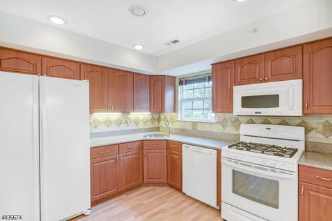 2 Springholm Dr, Berkeley Heights, NJ 07922 photo 4