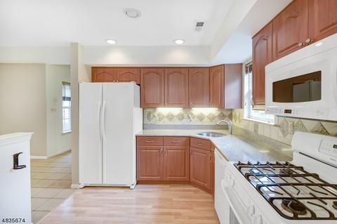 2 Springholm Dr, Berkeley Heights, NJ 07922 photo 3