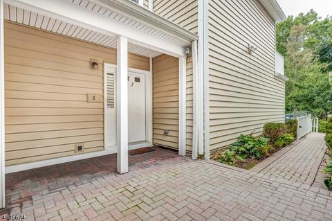 2 Springholm Dr, Berkeley Heights, NJ 07922 photo 2