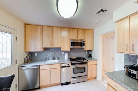 328 Farview Ave, Paramus, NJ 07652 photo 2