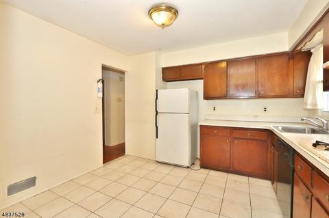 45 Wolf Pl, Hillside, NJ 07205 photo 9