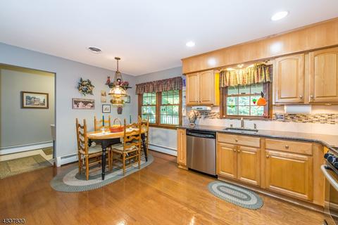 15 Monterey Dr, Wayne, NJ 07470 photo 2
