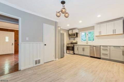 149 Barbara Dr, North Plainfield, NJ 07062 photo 3
