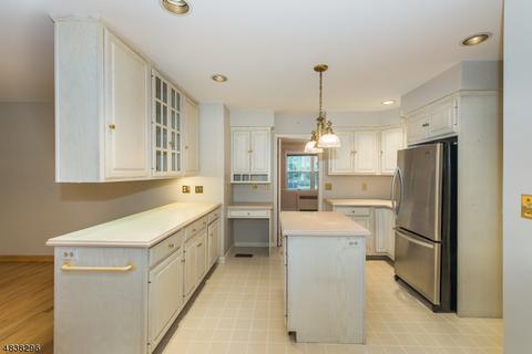 37 Parkview Dr, Millburn, NJ 07041 photo 10