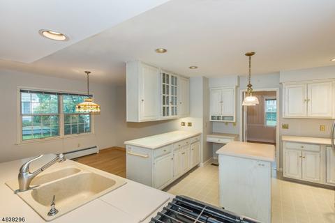 37 Parkview Dr, Millburn, NJ 07041 photo 11