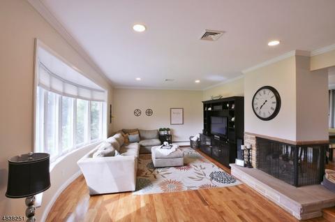 40 Surrey Dr, Wayne, NJ 07470 photo 2