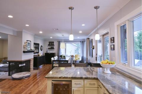 40 Surrey Dr, Wayne, NJ 07470 photo 7
