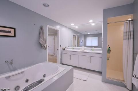 40 Surrey Dr, Wayne, NJ 07470 photo 14