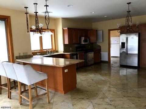 6 Claire Ct, Wayne, NJ 07470 photo 2