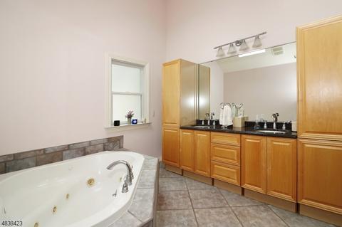 57 Coldevin Rd, Clark, NJ 07066 photo 15