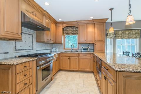 69 Sturbridge Cir, Wayne, NJ 07470 photo 4