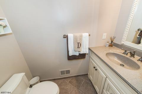 69 Sturbridge Cir, Wayne, NJ 07470 photo 11
