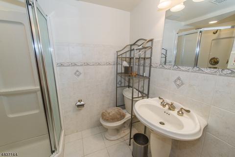 69 Sturbridge Cir, Wayne, NJ 07470 photo 18