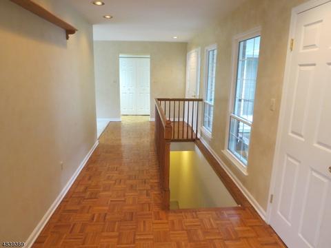 5 Clearwater Dr, Wayne, NJ 07470 photo 2