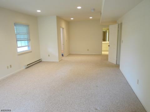 5 Clearwater Dr, Wayne, NJ 07470 photo 10